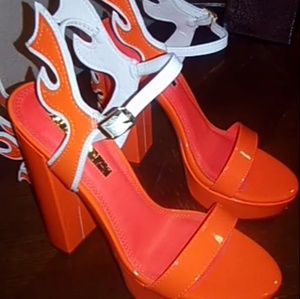 NEED A SEXY HALLOWEEN OUTFIT!?